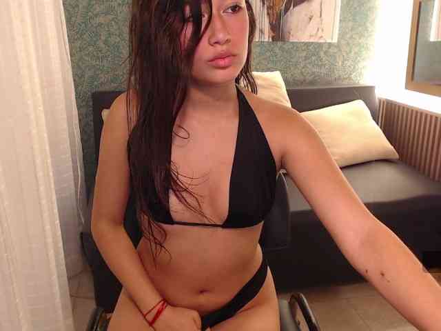 Miidnightt-Dessire webcam