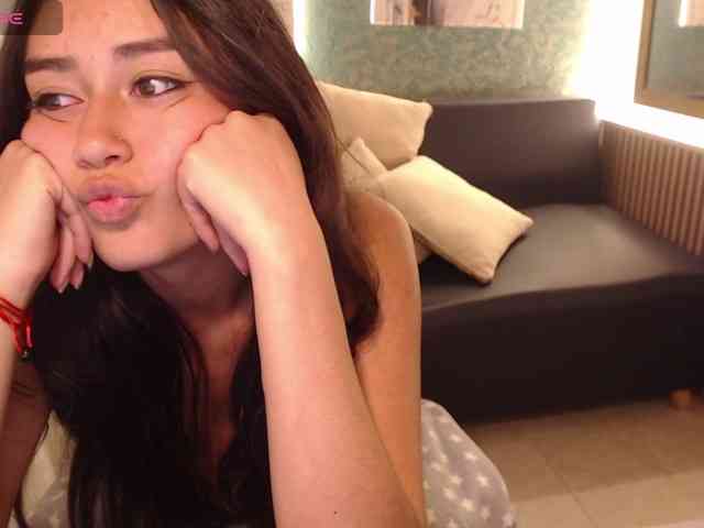 Miidnightt-Dessire webcam