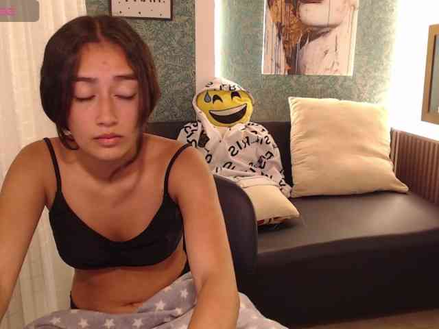 Miidnightt-Dessire webcam