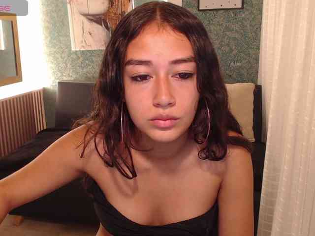 Miidnightt-Dessire webcam