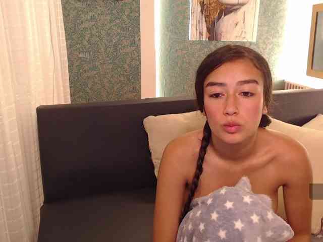 Miidnightt-Dessire webcam
