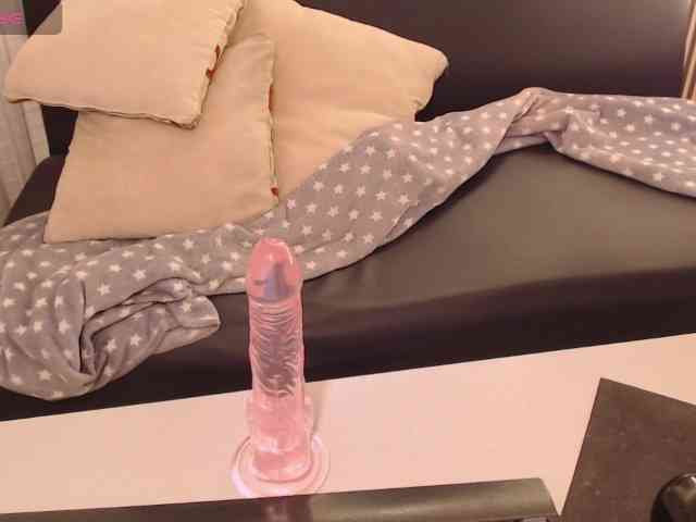Miidnightt-Dessire webcam