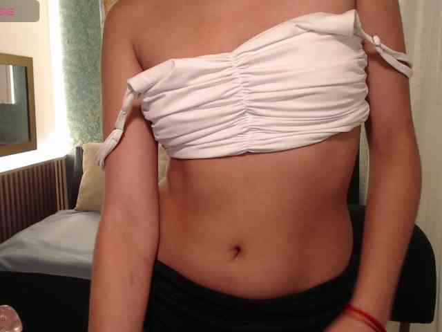 Miidnightt-Dessire webcam