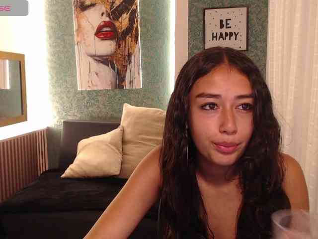 Miidnightt-Dessire webcam