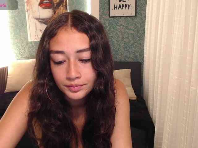 Miidnightt-Dessire webcam