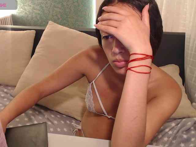 Miidnightt-Dessire webcam