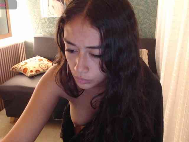 Miidnightt-Dessire webcam
