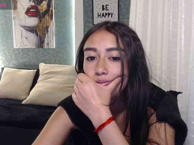 Miidnightt-Dessire webcam