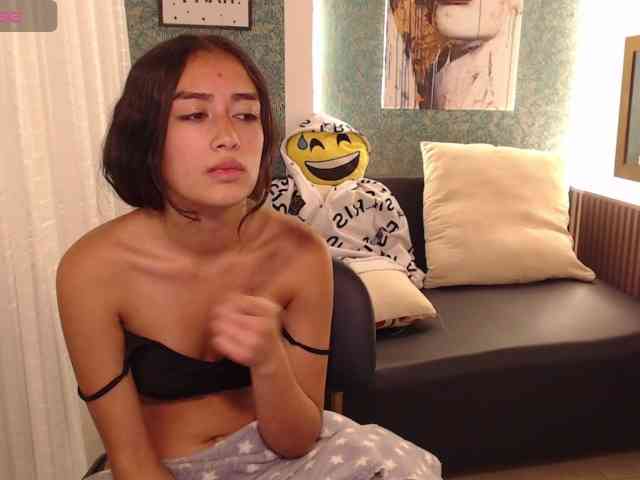 Miidnightt-Dessire webcam