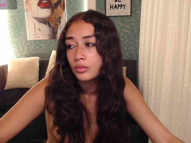 Miidnightt-Dessire webcam