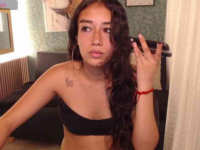 Miidnightt-Dessire webcam