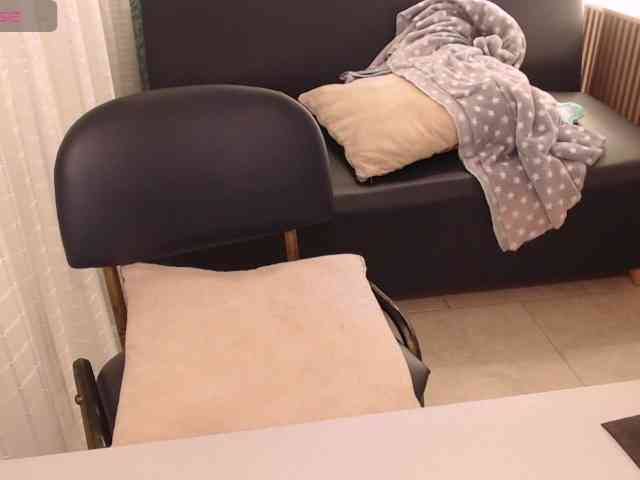 Miidnightt-Dessire webcam
