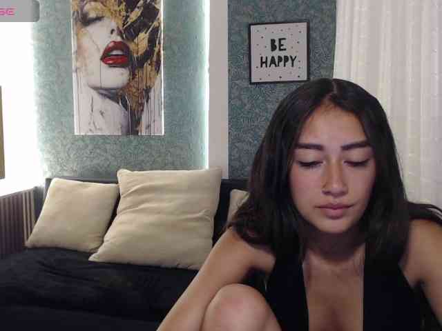 Miidnightt-Dessire webcam