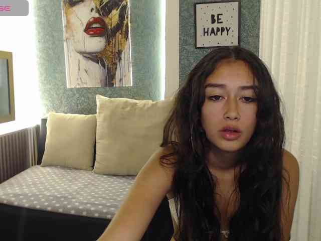 Miidnightt-Dessire webcam