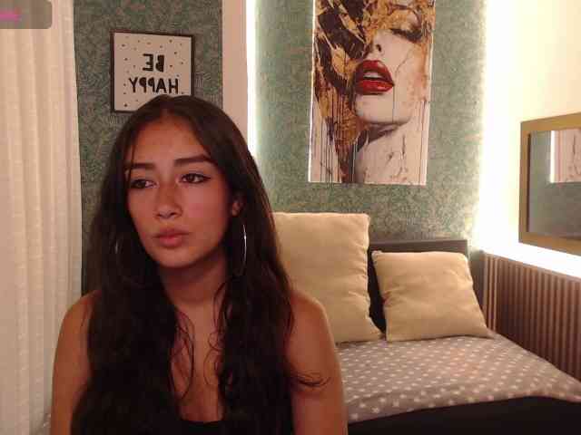 Miidnightt-Dessire webcam