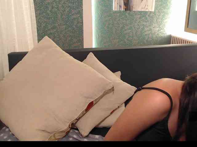 Miidnightt-Dessi... Live Webcam on BongaCams