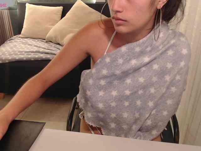 Miidnightt-Dessire webcam
