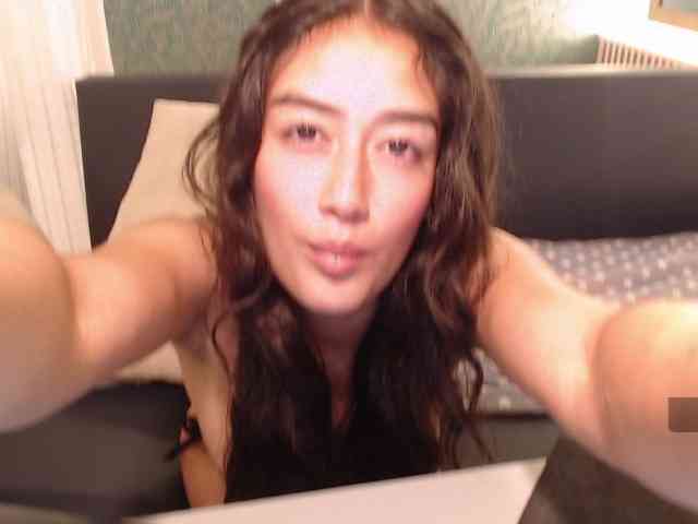Miidnightt-Dessire webcam