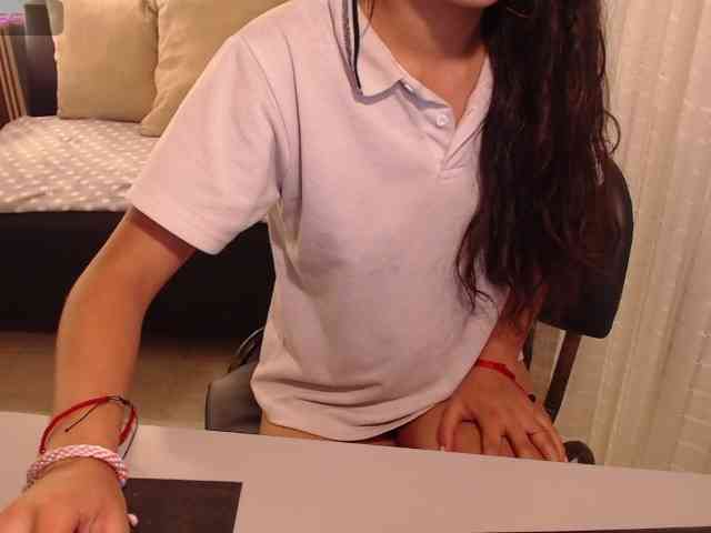 Miidnightt-Dessire webcam