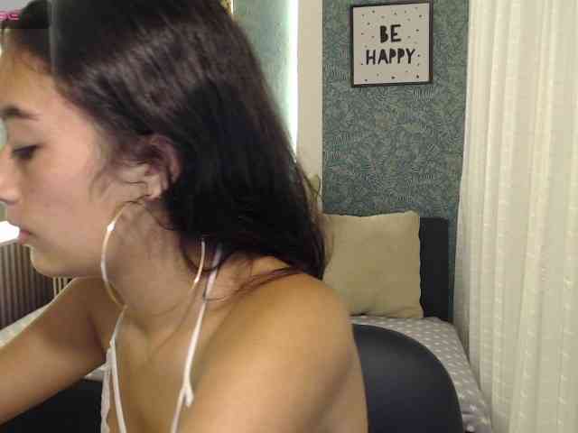 Miidnightt-Dessire webcam