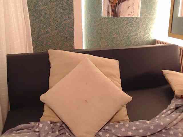 Miidnightt-Dessire webcam