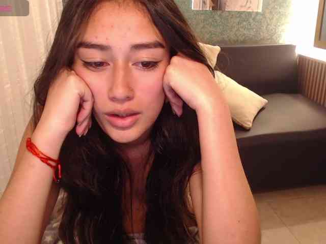 Miidnightt-Dessire webcam