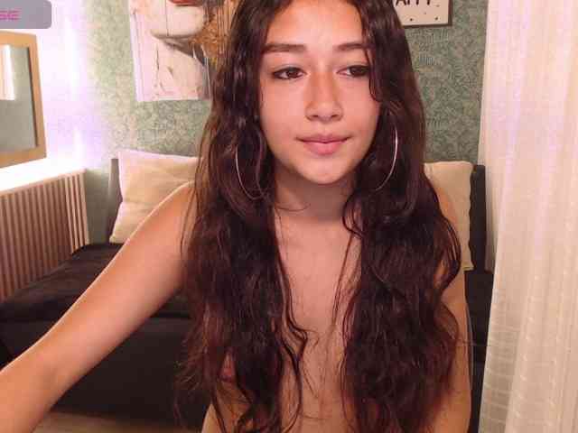 Miidnightt-Dessire webcam