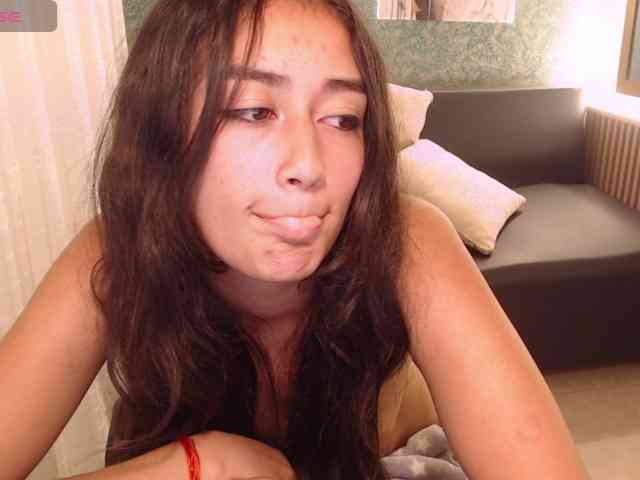 Miidnightt-Dessire webcam