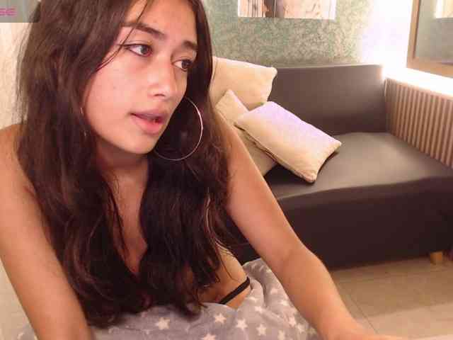 Miidnightt-Dessire webcam