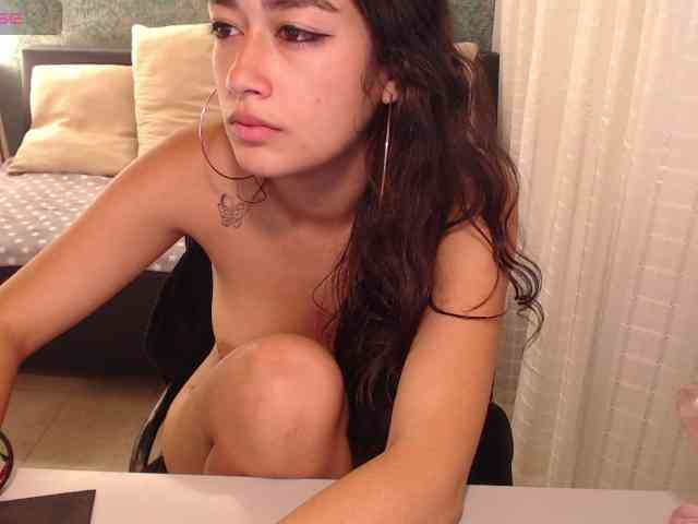 Miidnightt-Dessire webcam