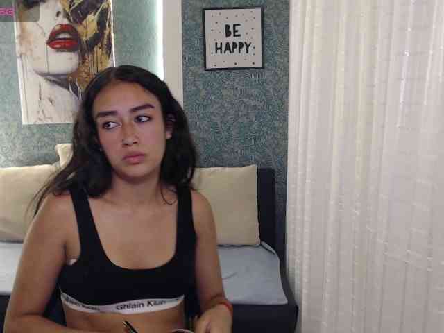 Miidnightt-Dessire webcam
