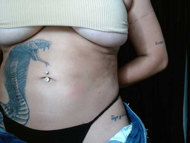 HELOOO1 live cam on BongaCams