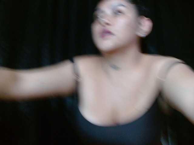 helooo1 live cam preview