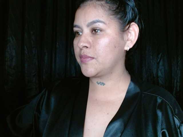 HELOOO1 live cam on BongaCams