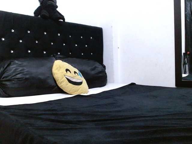 HELOOO1 live webcam show