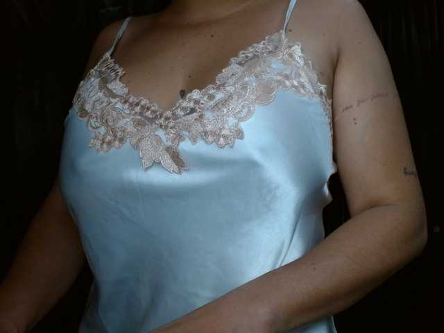 HELOOO1 live cam on BongaCams