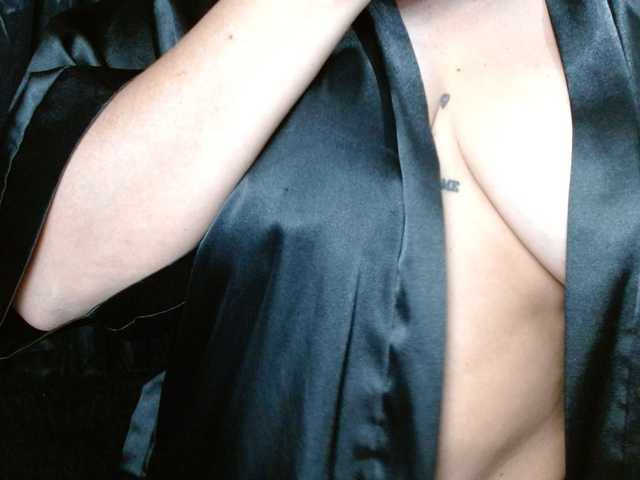 HELOOO1 live webcam show
