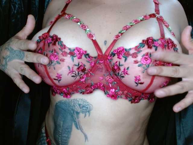 helooo1 live webcam show