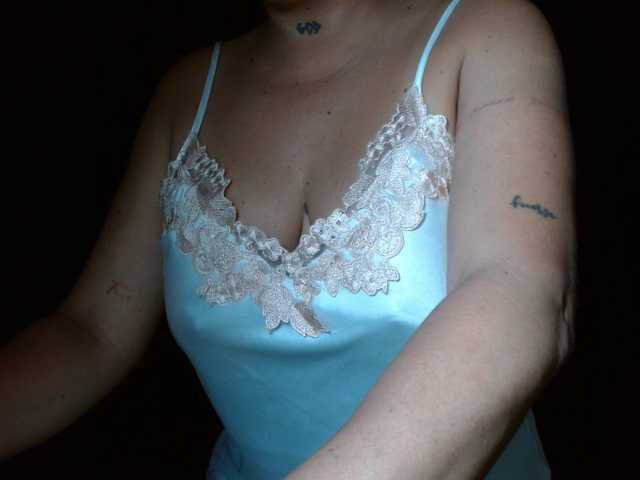 HELOOO1 live cam on BongaCams