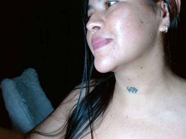 HELOOO1 live cam on BongaCams