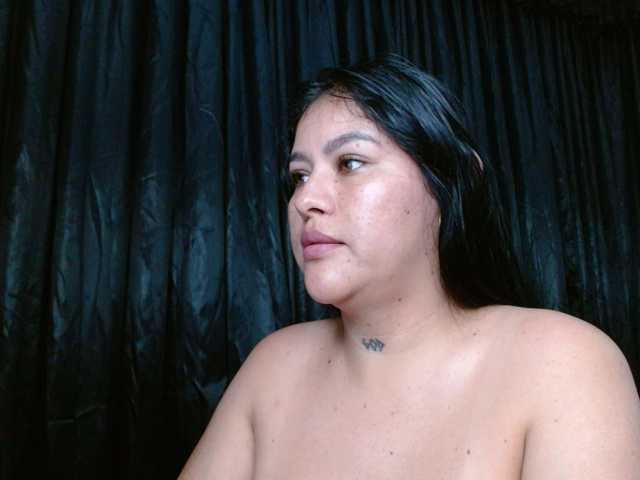 HELOOO1, live now on BongaCams