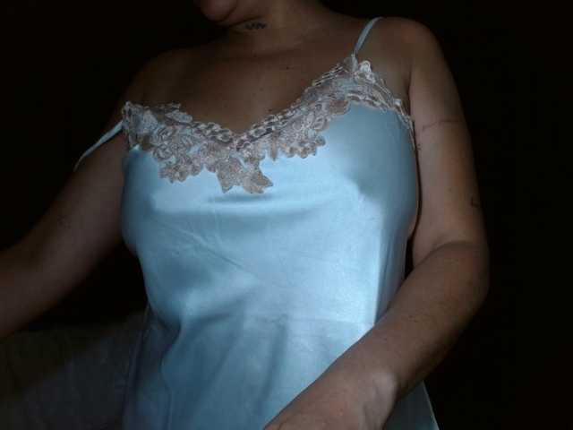 HELOOO1 live cam on BongaCams