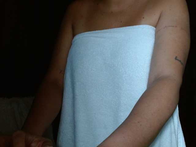 HELOOO1 live cam on BongaCams