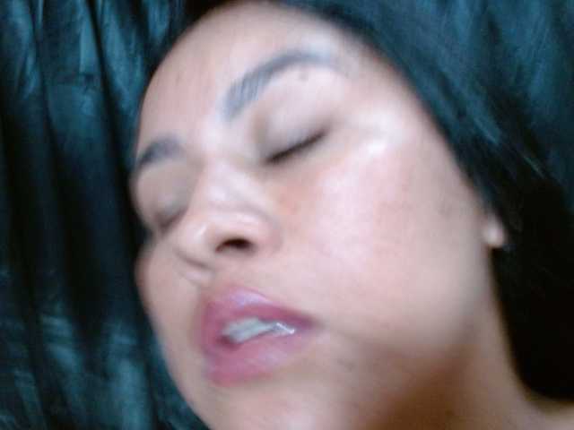 HELOOO1 live webcam show