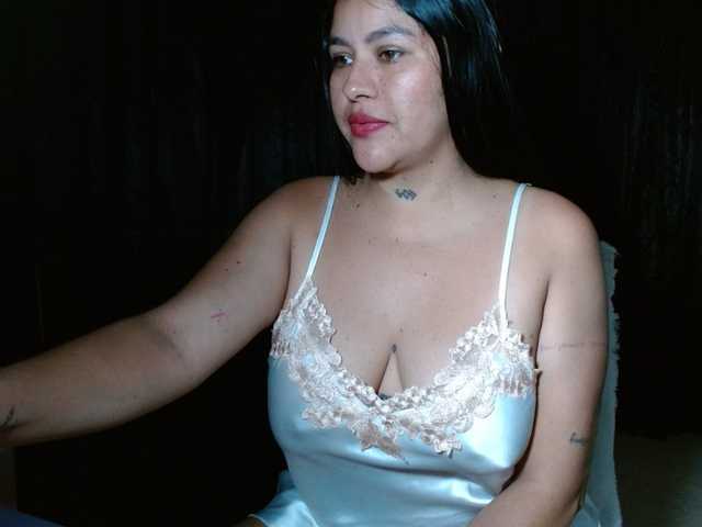 HELOOO1 live cam on BongaCams