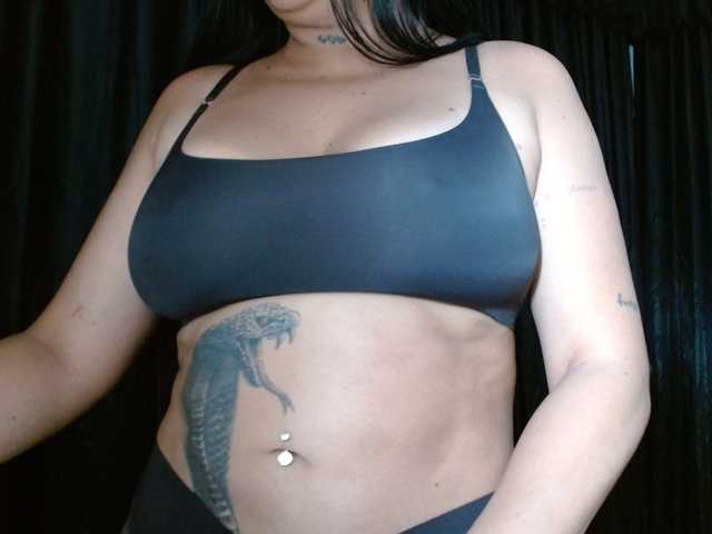 helooo1 live cam preview