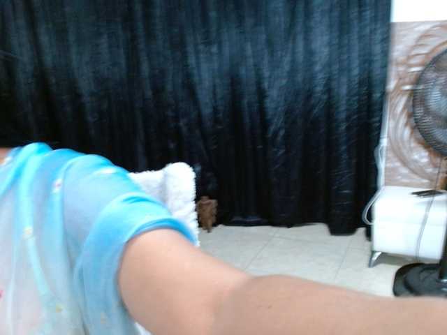 HELOOO1 live cam preview