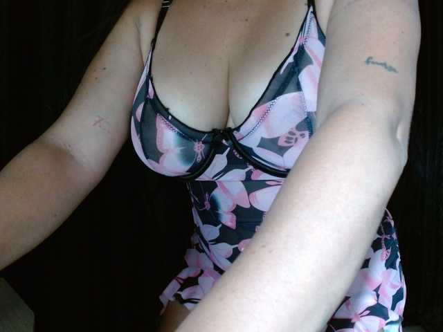 HELOOO1 live cam on BongaCams