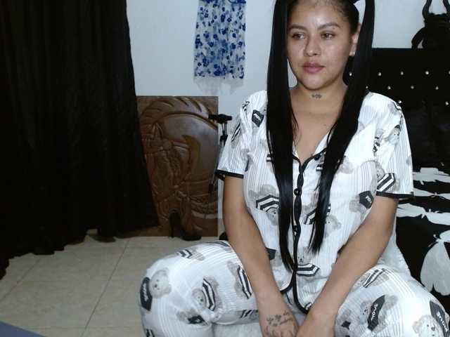 helooo1 live cam preview
