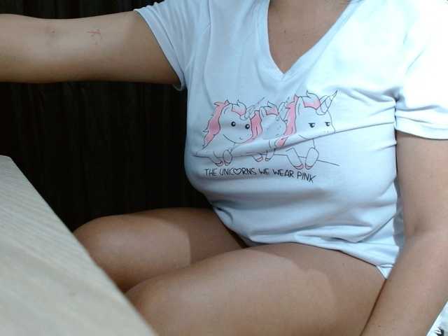HELOOO1 live cam on BongaCams